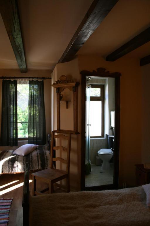 Arts And Crafts Guesthouse Felsőbánya Szoba fotó