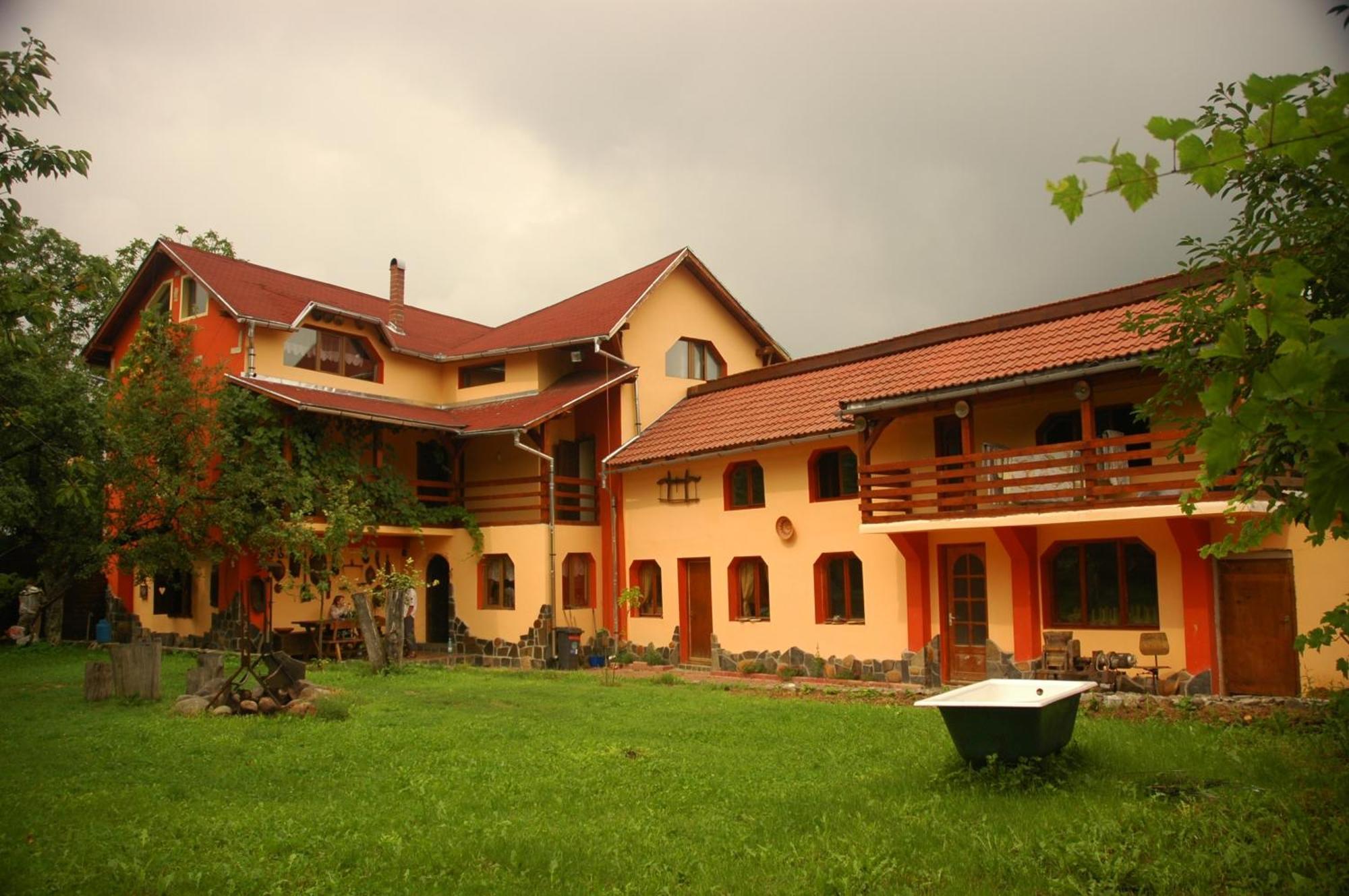 Arts And Crafts Guesthouse Felsőbánya Kültér fotó