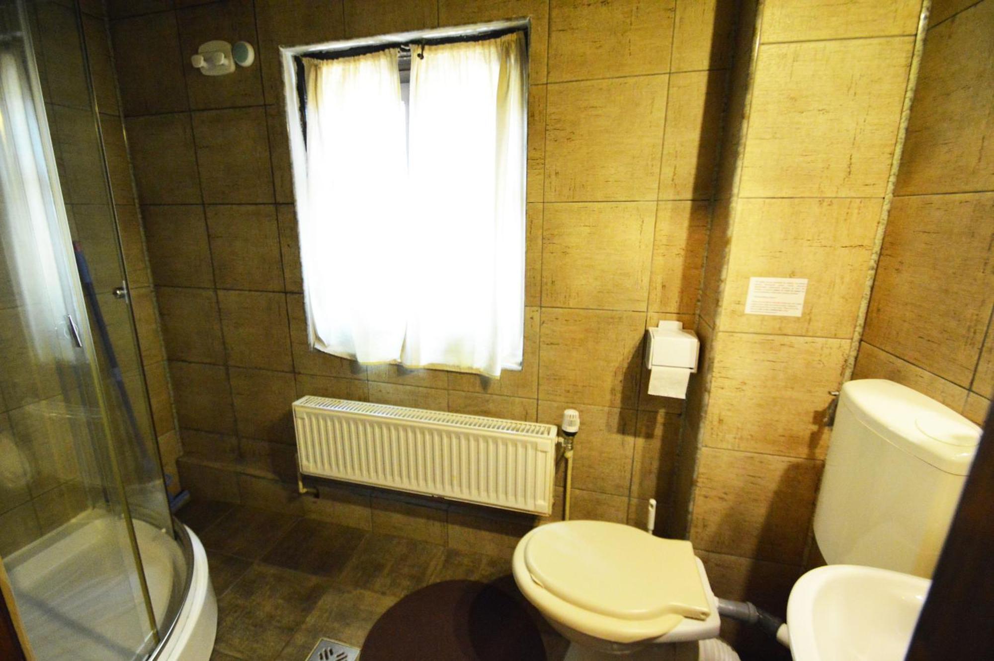 Arts And Crafts Guesthouse Felsőbánya Szoba fotó