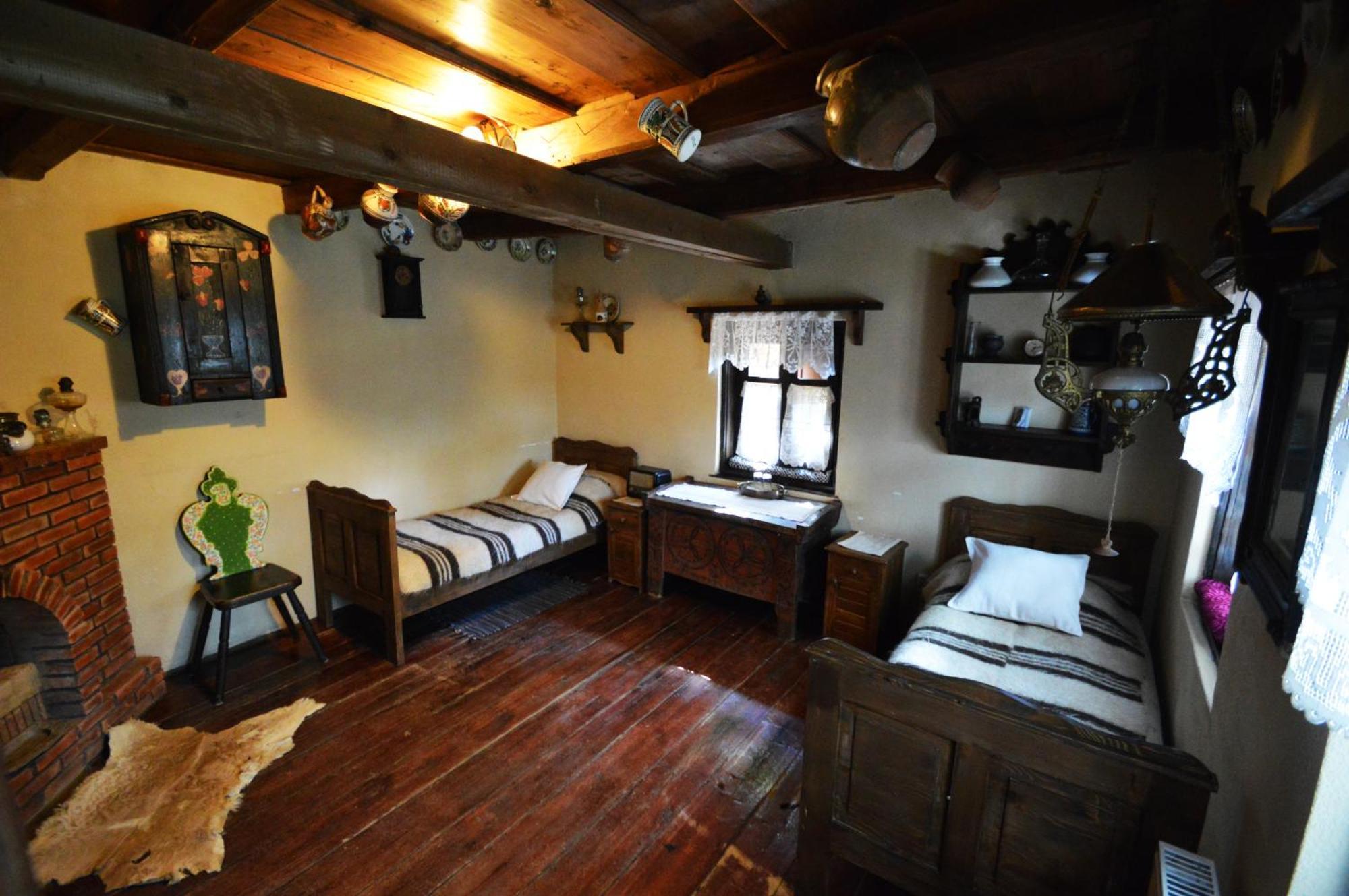 Arts And Crafts Guesthouse Felsőbánya Szoba fotó